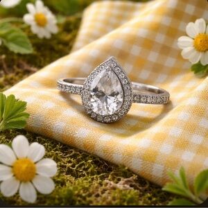 Pandora ring size 7 pear stone